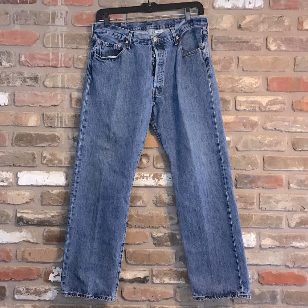 LEVI’S 501 Men’s Button Fly Medium Wash Blue Jeans 38x32